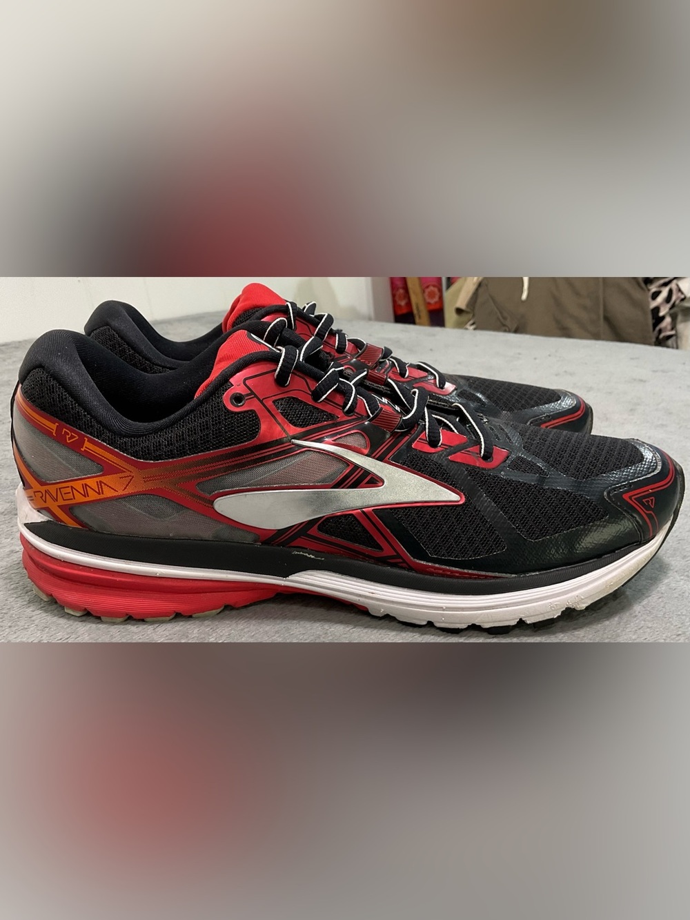 Brooks Men's Black and Red Athletic Running Shoes